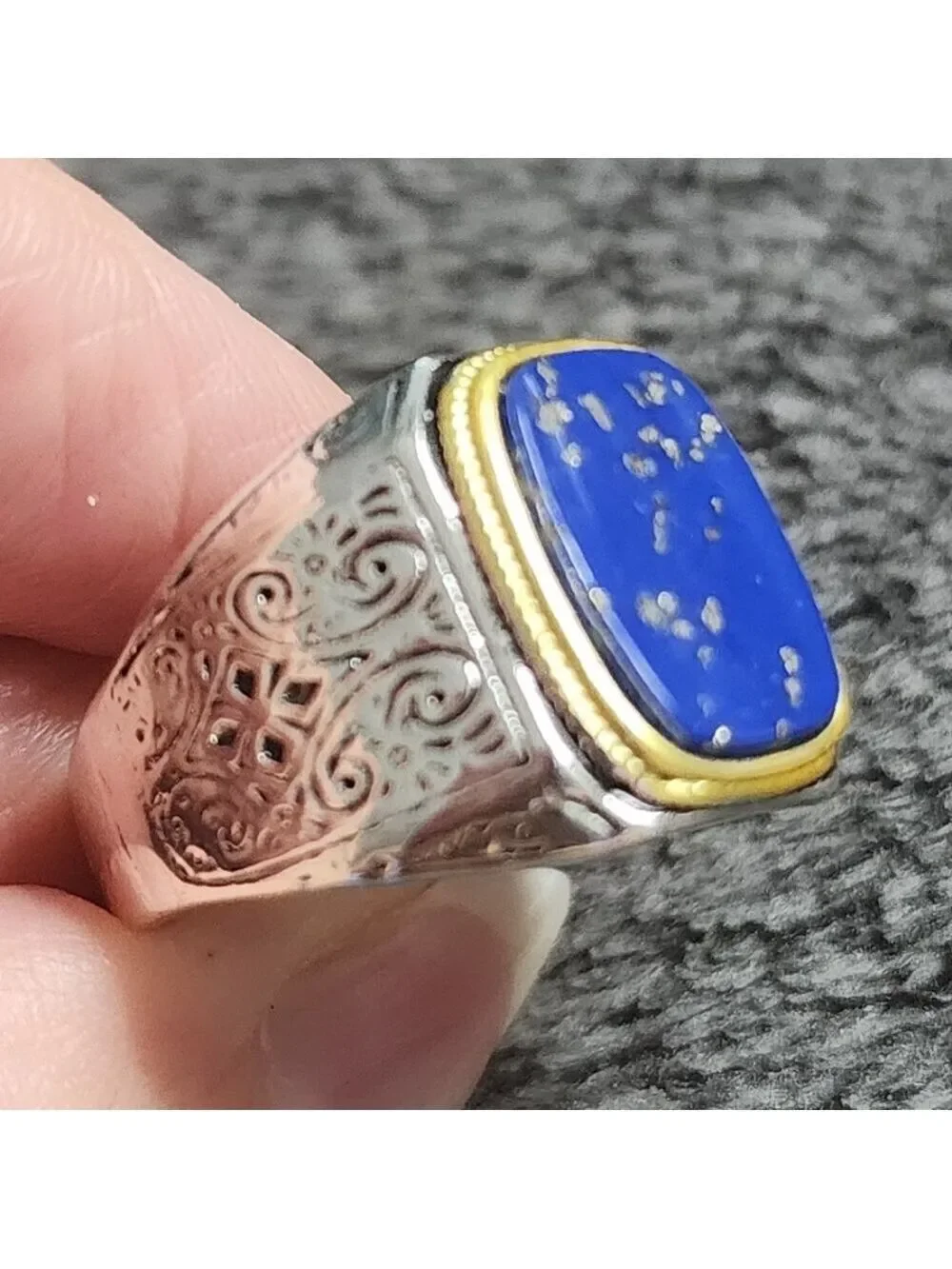 N/A silvertone ring
